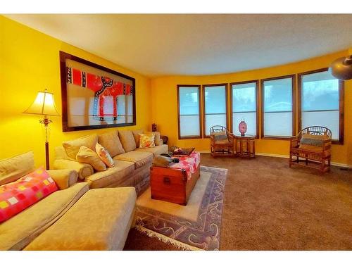 1112 Varsity Estates Drive Nw, Calgary, AB - Indoor Photo Showing Living Room