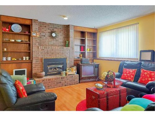 1112 Varsity Estates Drive Nw, Calgary, AB - Indoor Photo Showing Living Room With Fireplace
