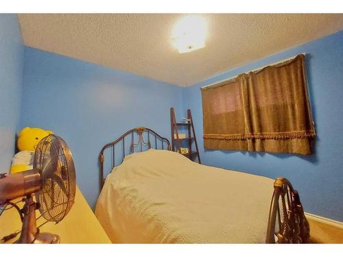 1112 Varsity Estates Drive Nw, Calgary, AB - Indoor Photo Showing Bedroom