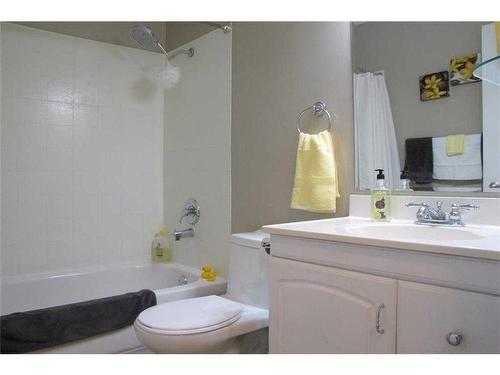 4788 Rundlewood Drive Ne, Calgary, AB - Indoor Photo Showing Bathroom