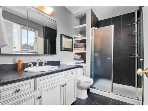 25 Violet Court Se, Medicine Hat, AB - Indoor Photo Showing Bathroom