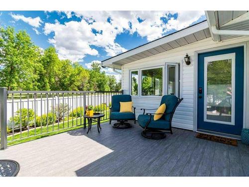 25 Violet Court Se, Medicine Hat, AB - Outdoor With Deck Patio Veranda With Exterior