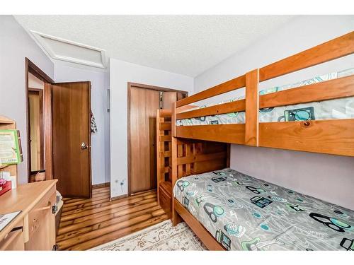 6732 34 Avenue Ne, Calgary, AB - Indoor Photo Showing Bedroom