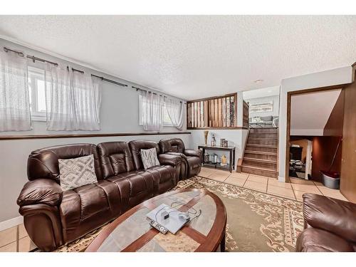 6732 34 Avenue Ne, Calgary, AB - Indoor Photo Showing Living Room With Fireplace