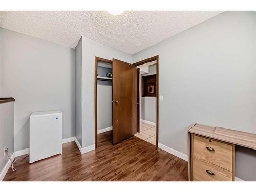 6732 34 Avenue Ne, Calgary, AB - Indoor Photo Showing Other Room