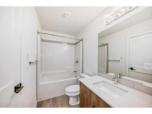 2210-55 Lucas Way Nw, Calgary, AB - Indoor Photo Showing Bathroom