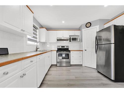 229 Tarawood Close Ne, Calgary, AB - Indoor Photo Showing Kitchen