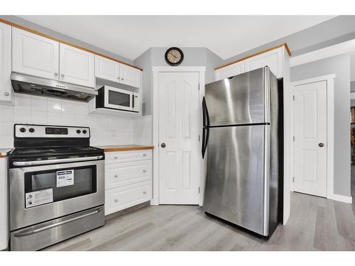 229 Tarawood Close Ne, Calgary, AB - Indoor Photo Showing Kitchen