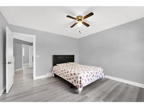 229 Tarawood Close Ne, Calgary, AB - Indoor Photo Showing Bedroom