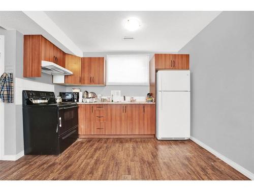 229 Tarawood Close Ne, Calgary, AB - Indoor Photo Showing Kitchen