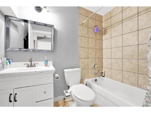 229 Tarawood Close Ne, Calgary, AB - Indoor Photo Showing Bathroom