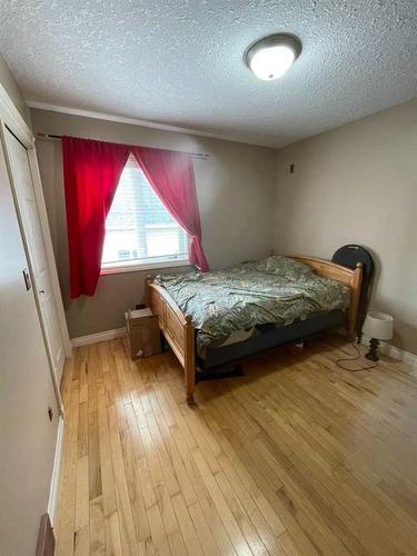 6009 60 Street, Olds, AB - Indoor Photo Showing Bedroom