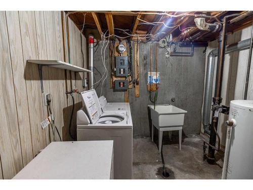 40 Harrow Crescent Sw, Calgary, AB - Indoor Photo Showing Laundry Room