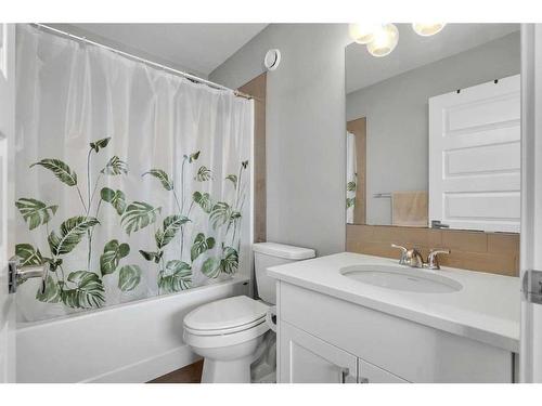 71 Cornerbrook Gate Ne, Calgary, AB - Indoor Photo Showing Bathroom