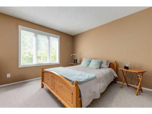 7164 Sierra Morena Boulevard Sw, Calgary, AB - Indoor Photo Showing Bedroom