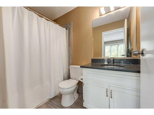 7164 Sierra Morena Boulevard Sw, Calgary, AB - Indoor Photo Showing Bathroom