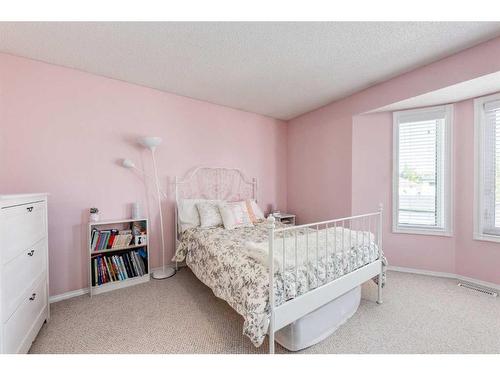 7164 Sierra Morena Boulevard Sw, Calgary, AB - Indoor Photo Showing Bedroom