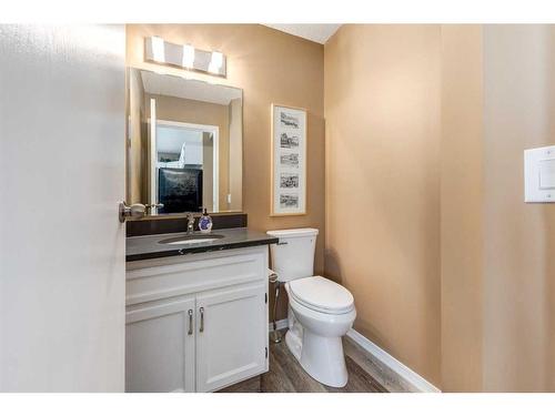 7164 Sierra Morena Boulevard Sw, Calgary, AB - Indoor Photo Showing Bathroom