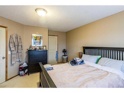115 Panamount Heights Nw, Calgary, AB - Indoor Photo Showing Bedroom