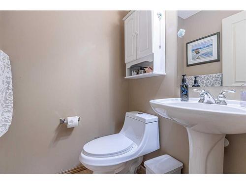 115 Panamount Heights Nw, Calgary, AB - Indoor Photo Showing Bathroom