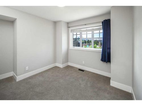 1104 17 Avenue Nw, Calgary, AB - Indoor Photo Showing Other Room