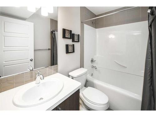 1104 17 Avenue Nw, Calgary, AB - Indoor Photo Showing Bathroom