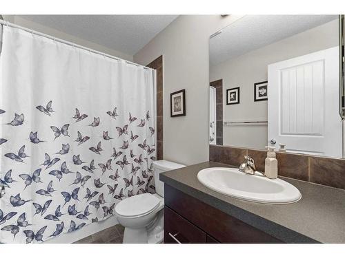 57 Copperpond Landing Se, Calgary, AB - Indoor Photo Showing Bathroom