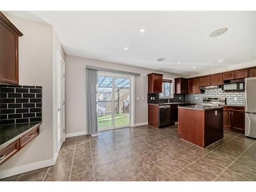 100 Covepark Rise Ne, Calgary, AB - Indoor Photo Showing Kitchen