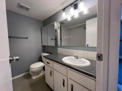 4-232 Sabrina Way Sw, Calgary, AB - Indoor Photo Showing Bathroom