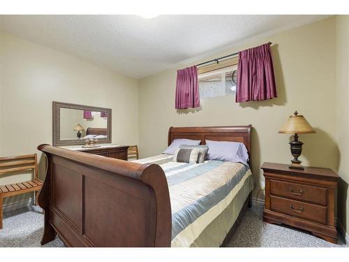 40 Panatella Manor Nw, Calgary, AB - Indoor Photo Showing Bedroom