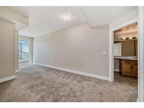402-4 14 Street Nw, Calgary, AB - Indoor Photo Showing Other Room