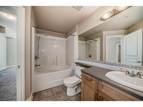 402-4 14 Street Nw, Calgary, AB - Indoor Photo Showing Bathroom
