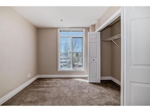 402-4 14 Street Nw, Calgary, AB - Indoor Photo Showing Other Room