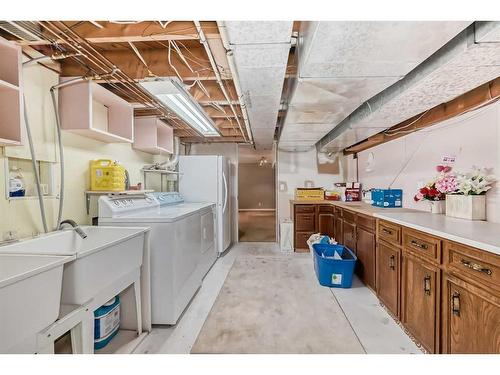 47 Woodmont Drive Sw, Calgary, AB - Indoor Photo Showing Laundry Room