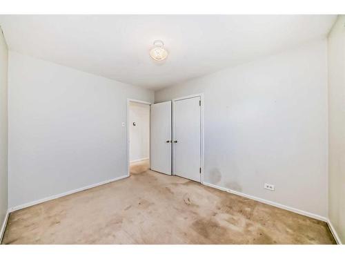 1116 Radnor Avenue Ne, Calgary, AB - Indoor Photo Showing Other Room