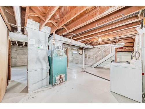 1116 Radnor Avenue Ne, Calgary, AB - Indoor Photo Showing Laundry Room