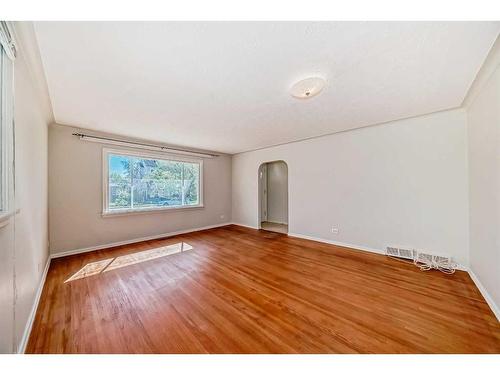 1116 Radnor Avenue Ne, Calgary, AB - Indoor Photo Showing Other Room