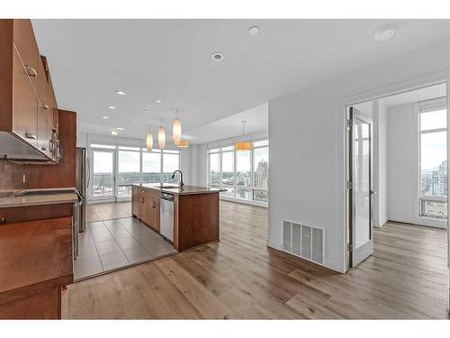 1801-530 12 Avenue Sw, Calgary, AB - Indoor Photo Showing Kitchen