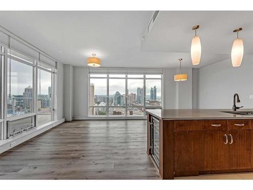 1801-530 12 Avenue Sw, Calgary, AB - Indoor Photo Showing Kitchen