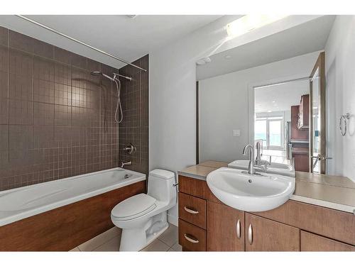 1801-530 12 Avenue Sw, Calgary, AB - Indoor Photo Showing Bathroom