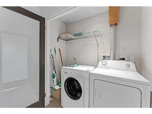 1801-530 12 Avenue Sw, Calgary, AB - Indoor Photo Showing Laundry Room