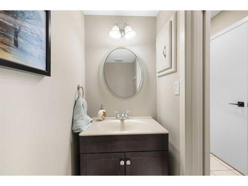 43 Woodbine Boulevard Sw, Calgary, AB - Indoor Photo Showing Bathroom