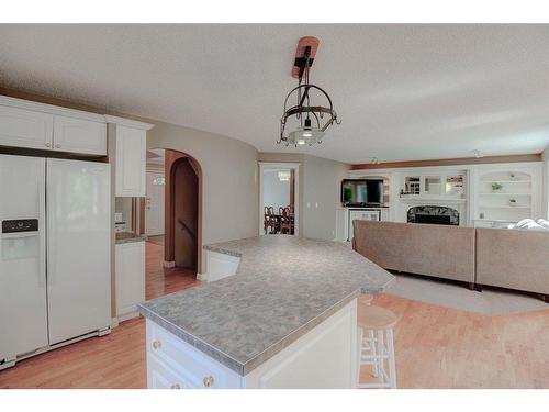 10827 Valley Springs Road Nw, Calgary, AB - Indoor Photo Showing Kitchen