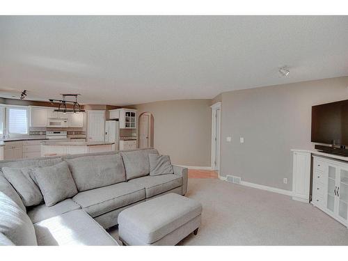10827 Valley Springs Road Nw, Calgary, AB - Indoor Photo Showing Living Room