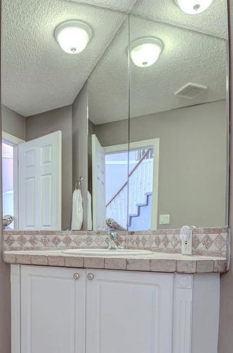 10827 Valley Springs Road Nw, Calgary, AB - Indoor Photo Showing Bathroom