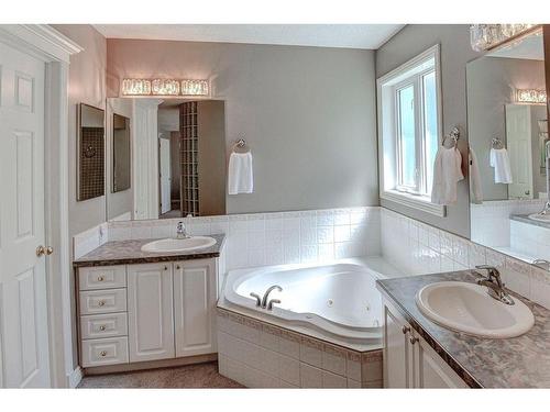 10827 Valley Springs Road Nw, Calgary, AB - Indoor Photo Showing Bathroom