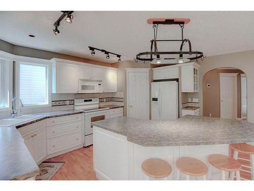 10827 Valley Springs Road Nw, Calgary, AB - Indoor Photo Showing Kitchen