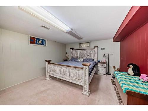 216027 562 Avenue East, Rural Foothills County, AB - Indoor Photo Showing Bedroom