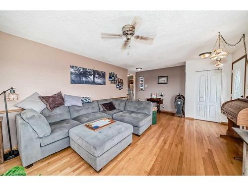 216027 562 Avenue East, Rural Foothills County, AB - Indoor Photo Showing Living Room