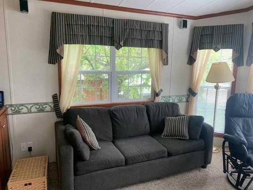 155 Cormorant Crescent, Rural Vulcan County, AB - Indoor Photo Showing Living Room